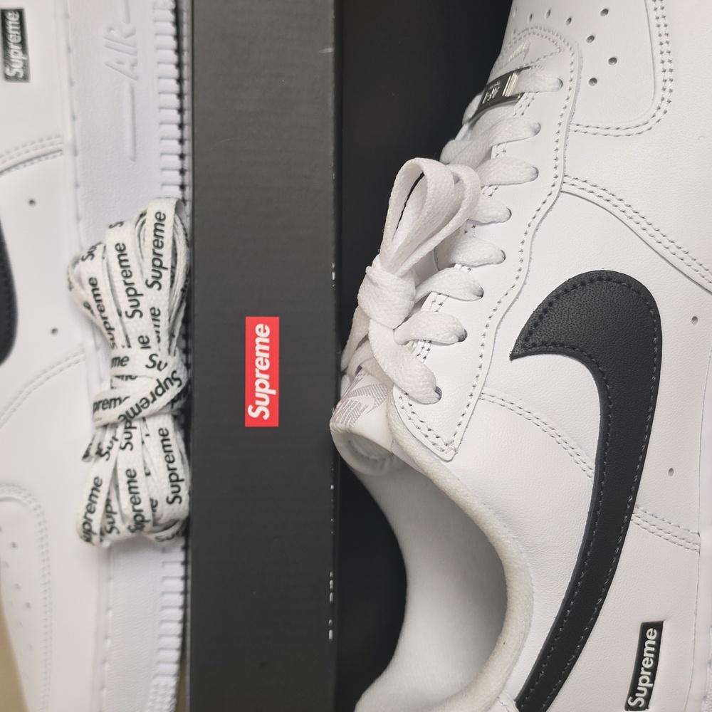 Supreme x Nike Air Force 1 Low "White Black"